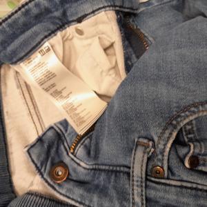 CS828/2024  PAIR OF BLUE JEANS BRAND UNIQLO